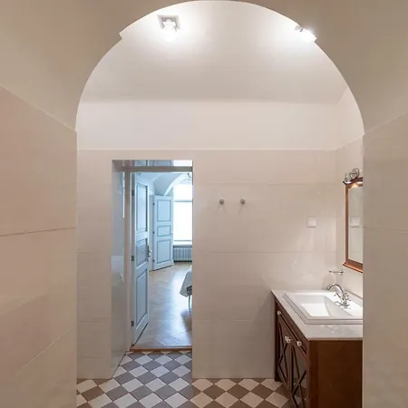 Apartment Housing 2 Bdr 2 Bathroom With Sauna At Carl Engel Luxury House *