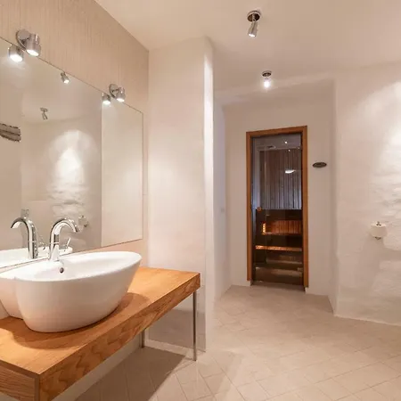 Housing 2 Bdr 2 Bathroom With Sauna At Carl Engel Luxury House Daire *