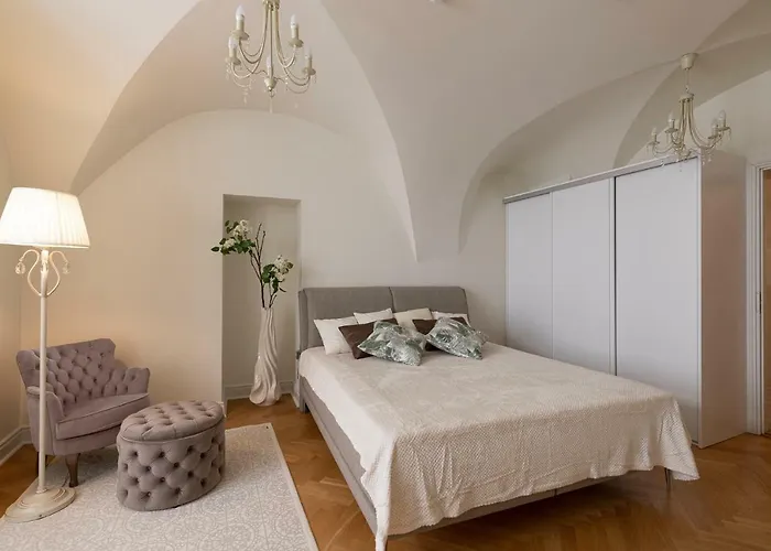 Housing 2 Bdr 2 Bathroom With Sauna At Carl Engel Luxury House アパート