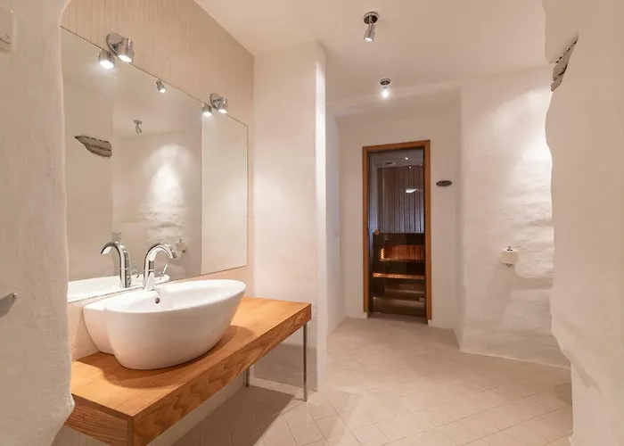 Housing 2 Bdr 2 Bathroom With Sauna At Carl Engel Luxury House Daire *