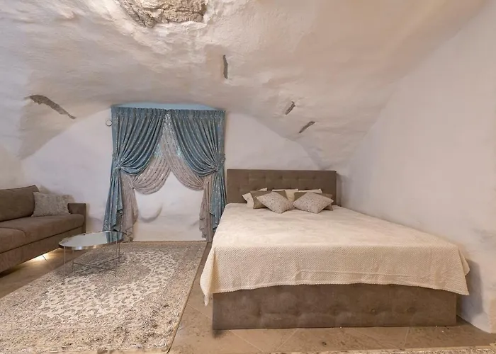 Apartman Housing 2 Bdr 2 Bathroom With Sauna At Carl Engel Luxury House