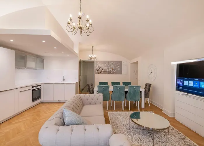 Housing 2 Bdr 2 Bathroom With Sauna At Carl Engel Luxury House